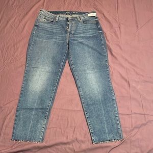 High waisted button fly straight cut-off jeans